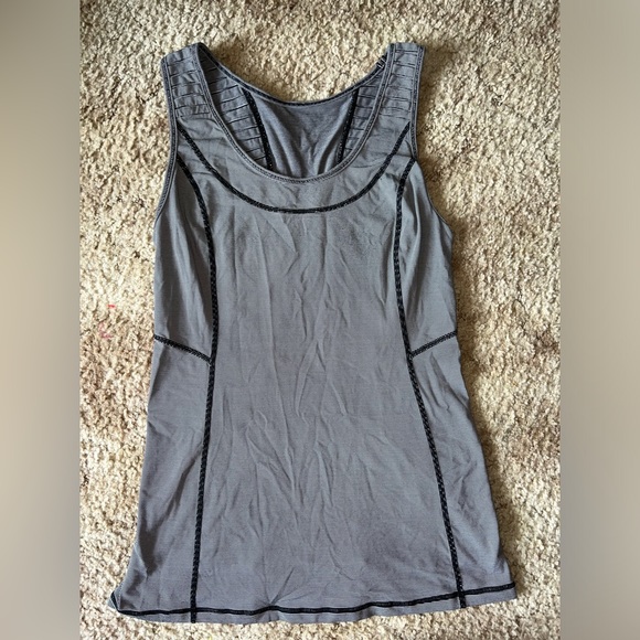 Black and grey lululemon tank top size S - Picture 3 of 3